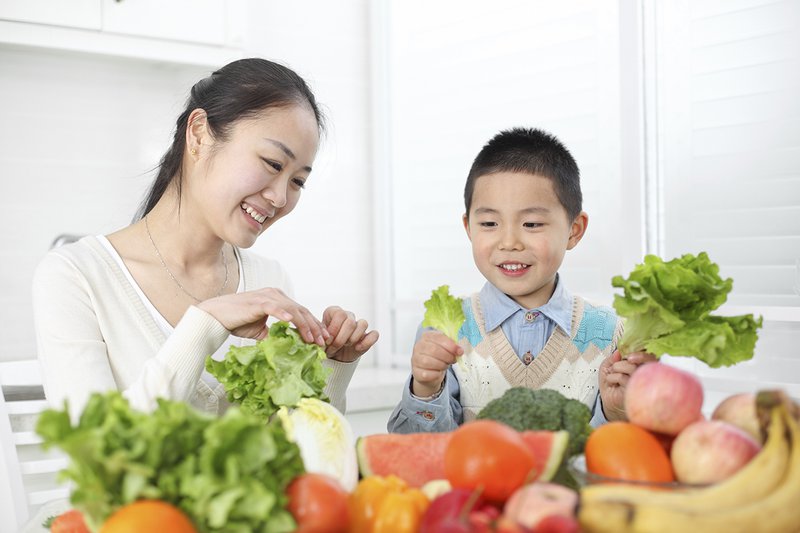 Thói quen chỉ ăn rau và trái cây sẽ khiến cơ thể dễ bị thiếu chất và gây mệt mỏi.